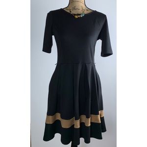 Forever 21 Short Sleeve Fit & Flare Dress Size Medium